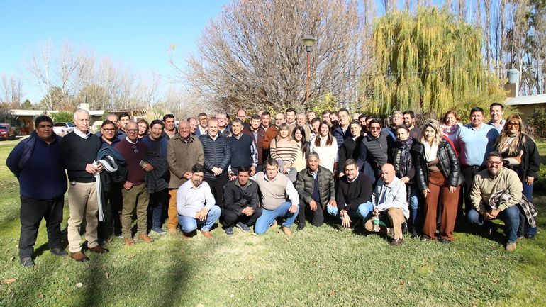 Figueroa reunió a ex jefes comunales en apoyo a su reelección.