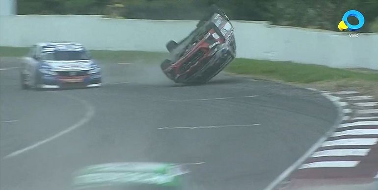 Vuelco y palo tremendo en la final de la Clase 3 del Turismo Nacional