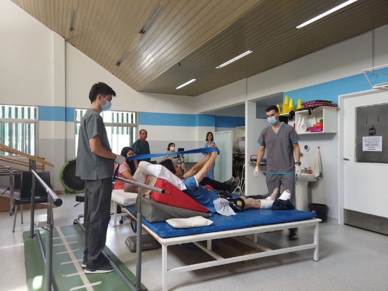 Los médicos residentes pueden especializarse en diversos servicios. Los médicos residentes pueden especializarse en diversos servicios.