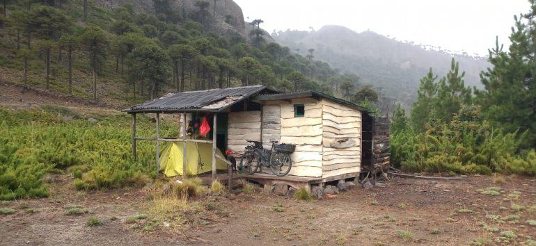 Comercio abandonado a metros de Chile.