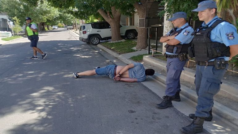 Sorprendidos in fraganti por la Policía al robar en una casa