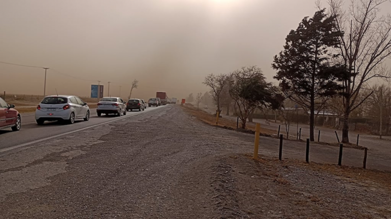 Alerta por vientos que superarán los 100 km/h y fuertes tormentas con granizo en varias provincias