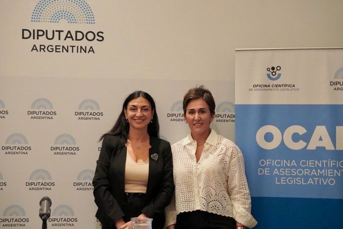 La ministra de Salud de la provincia, Andrea Peve, junto a Miriam Vicente, coordinadora de la red de ACV. La ministra de Salud de la provincia, Andrea Peve, junto a Miriam Vicente, coordinadora de la red de ACV.