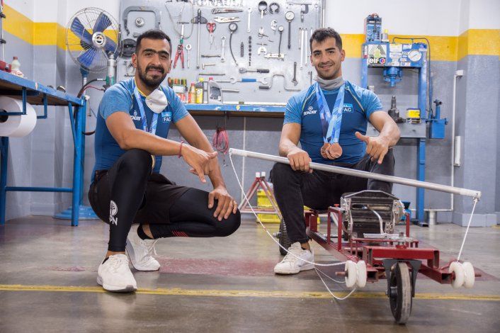 Los Balboa junto a la novedosa creación.