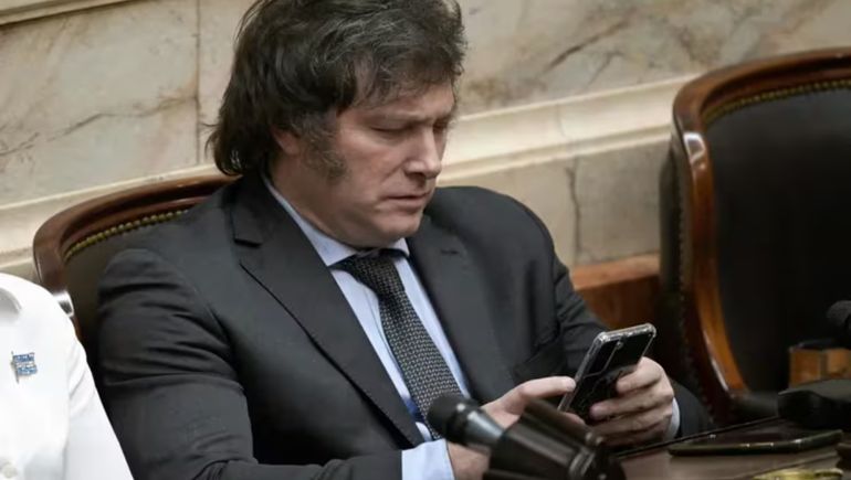 Javier Milei escribió un texto en sus redes sociales, apuntando contra la UBA. Javier Milei escribió un texto en sus redes sociales, apuntando contra la UBA.