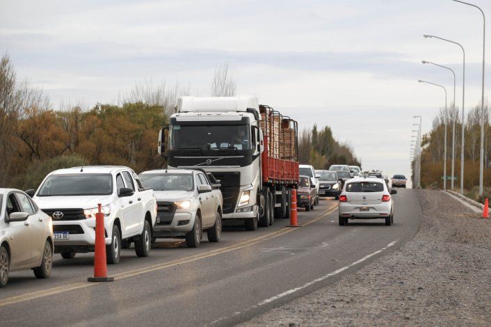 Sumarán un carril preferencial en los puentes que unen Neuquén y Cipo
