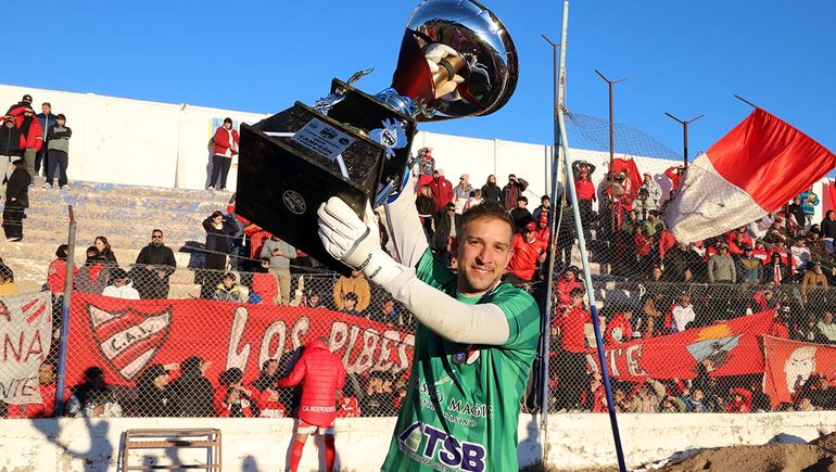 De alejarse de las canchas por trabajo a ser campeón de la Copa Neuquén