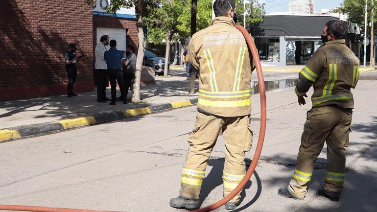 Se encadenó en Fiscalía y amenazó con prenderse fuego