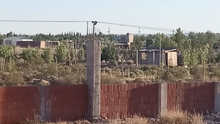 Los vecinos aseguraron que realizaron todos los trámites para pedir agua, pero no les dan respuestas. Los vecinos aseguraron que realizaron todos los trámites para pedir agua, pero no les dan respuestas.