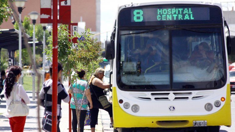 Hubo acuerdo por los despidos e Indalo circulará hoy normalmente.