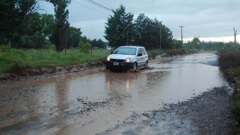 Clases suspendidas y más de 80 familias evacuadas en Cipolletti