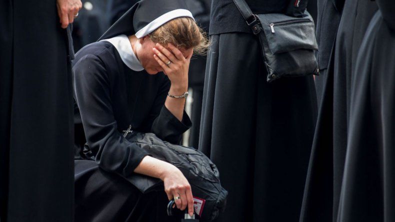 Dos monjas robaron medio millón de dólares