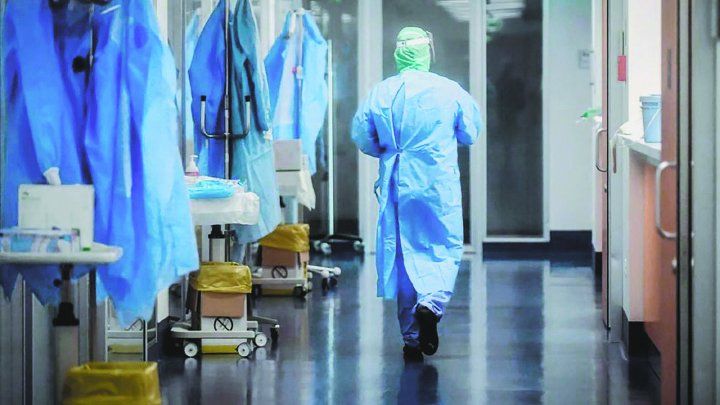 Por primera vez en meses, hay menos de 4.000 internados en camas UTI.