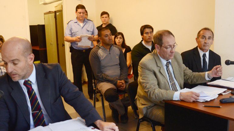 Cristian Jadul y el profesor Damián Rodríguez durante la audiencia.