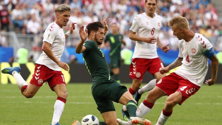Gracias al VAR, Australia empató con Dinamarca