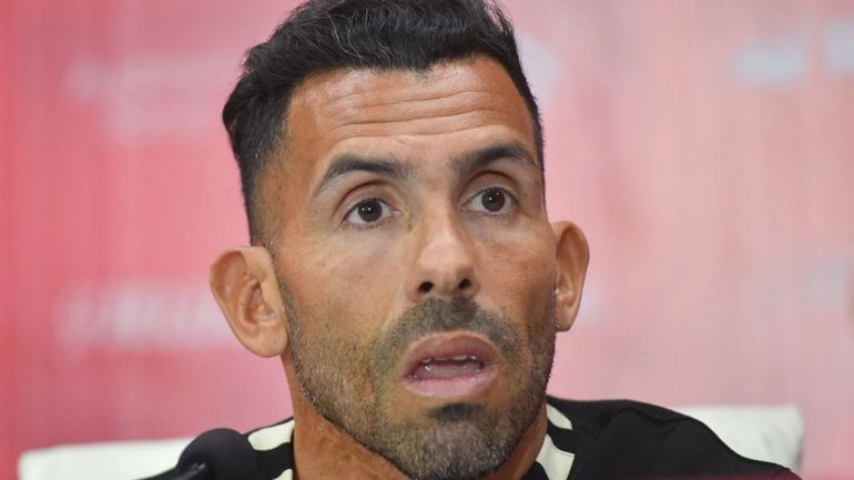 ¡Video! El pedido de los hinchas de Boca a Carlos Tévez: Volvé a Boca. Sacá a...