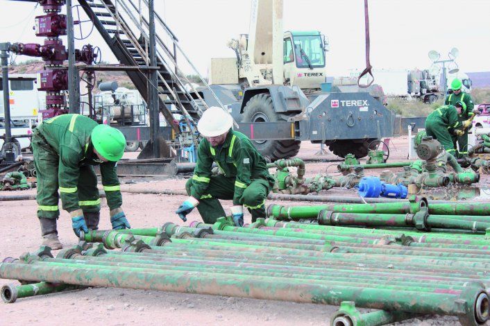 La actividad de la industria petrolera es central para la creación y multiplicación de puestos de trabajo directos e indirectos.