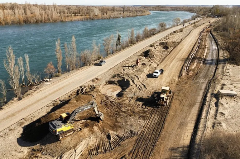 Inician pavimentación de la calle que une tres ciudades y dos provincias