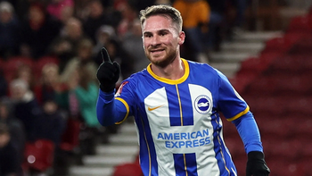 el tierno gesto de alexis mac allister con unos pequenos hinchas del brighton el tierno gesto de alexis mac allister con unos pequenos hinchas del brighton