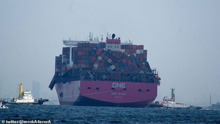 Un buque de carga perdió casi 2000 contenedores en el mar tras una tormenta
