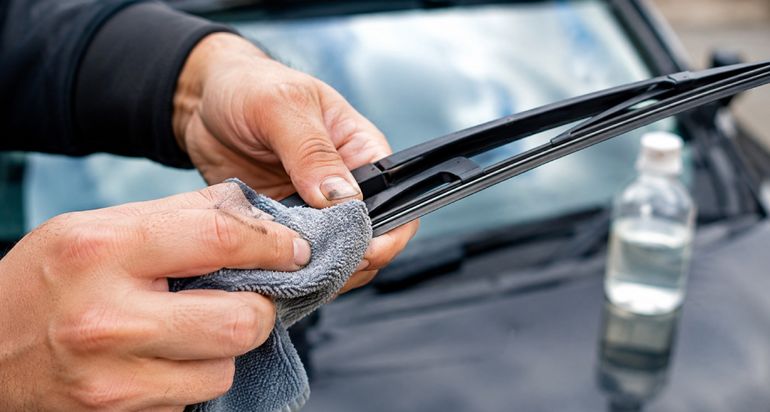 Limpiar las escobillas del auto con vinagre y vaselina: para qué sirve. Limpiar las escobillas del auto con vinagre y vaselina: para qué sirve.