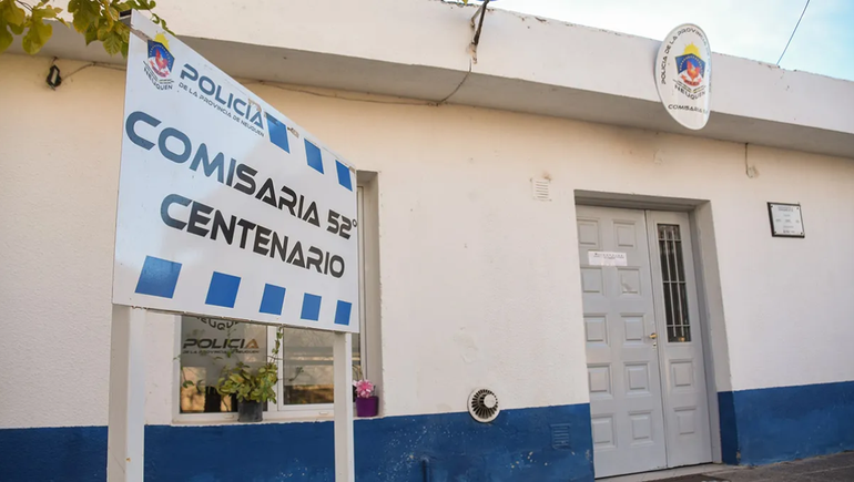 Golpeó a una mujer e intentó darse a la fuga en Centenario: fue demorado pero después quedó en libertad