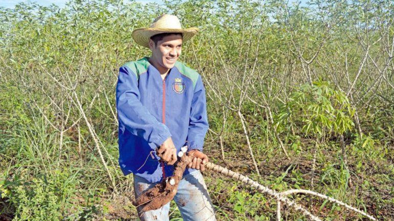 El jugador de River que no se tomó vacaciones y volvió a sus pagos para ayudar a su familia en la cosecha