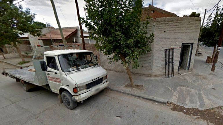 El corralón está ubicado en la esquina de Roca y Perú de Plottier.