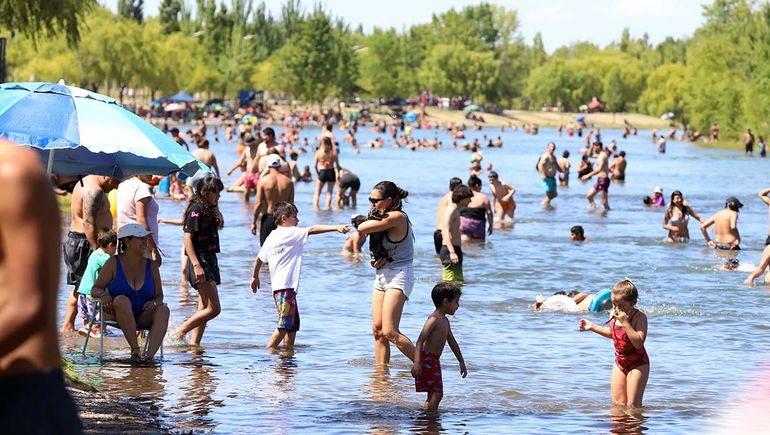 La temperatura subirá hasta los 37°C este lunes en Neuquén