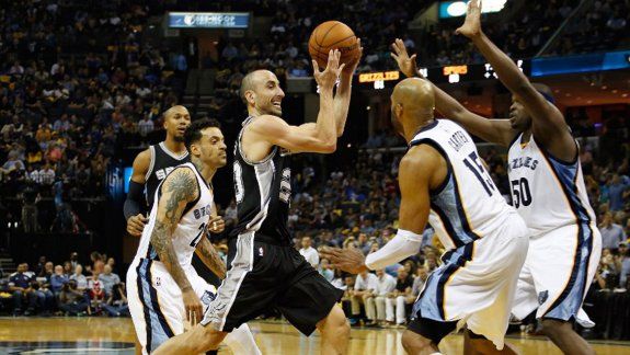 ginobili anoto 11  y los spurs estan a un paso de las semis