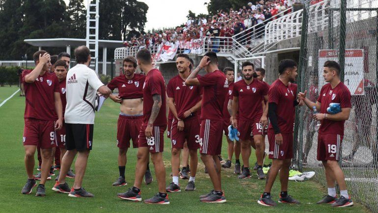 River se enfoca en el Ciclón al ritmo de la hinchada