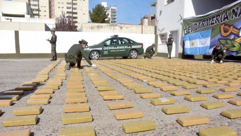 Bajo un intenso operativo de seguridad