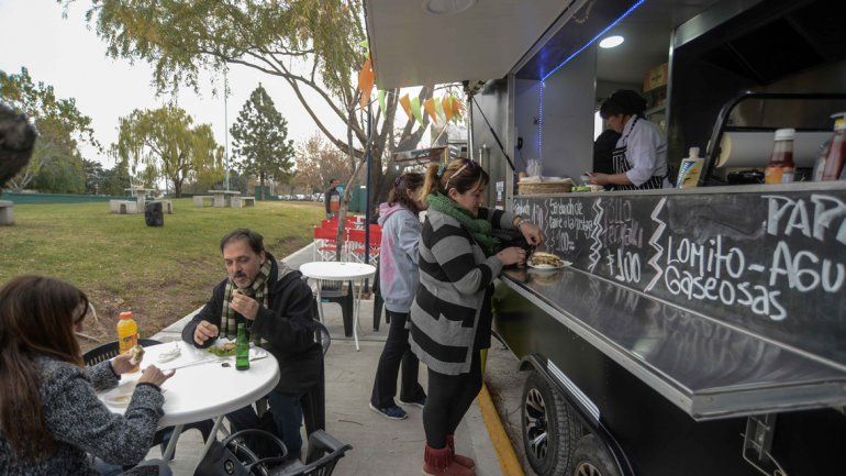 La ola de la comida al paso llega al Paseo Costero