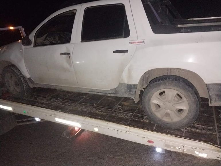 La camioneta Renault Oroch en la que circulaba el vecino de Chos Malal fue retenida y trasladada en grúa al Corralón Municipal. La camioneta Renault Oroch en la que circulaba el vecino de Chos Malal fue retenida y trasladada en grúa al Corralón Municipal.