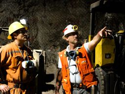 Minería metalífera: formalidad laboral del 98,7% y salarios récord en toda la Argentina. Minería metalífera: formalidad laboral del 98,7% y salarios récord en toda la Argentina.