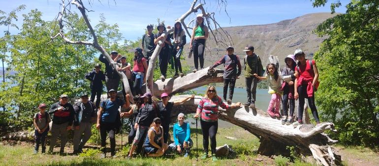 Algunas postales de los alumnos de la Escuela 262 de Guañacos. Algunas postales de los alumnos de la Escuela 262 de Guañacos.
