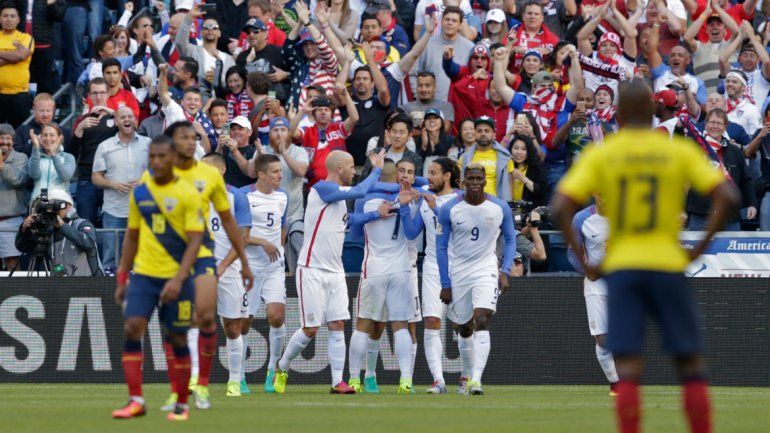 Clint Dempsey celebra el gol que abrió el marcador. Estados Unidos ya está entre los cuatro mejores.