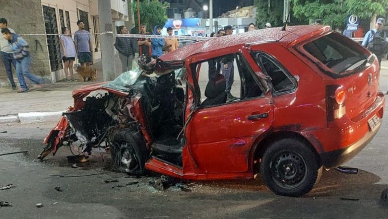 El violento accidente ocurrió en la Avenida San Martín de Plaza Huincul.