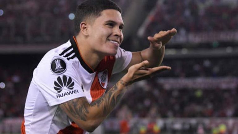 Juanfer Quintero con la camiseta de River Juanfer Quintero con la camiseta de River