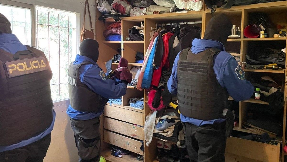 La Policía rionegrina junto a la neuquina lograron recuperar parte del botín en dos allanamientos realizados en la capital de la vecina provincia.&nbsp;
