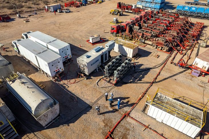 YPF realizó la primera operación de fractura abastecida con GNC producido, despachado y transportado íntegramente por la compañía.