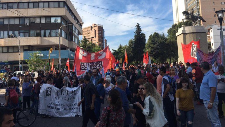 Sindicatos y organizaciones marcharon en Neuquén por el golpe en Bolivia