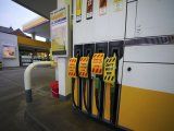 Una estación de servicio cerrada debido a la falta de combustible en Liverpool, Inglaterra. (Peter Byrne/PA via AP)