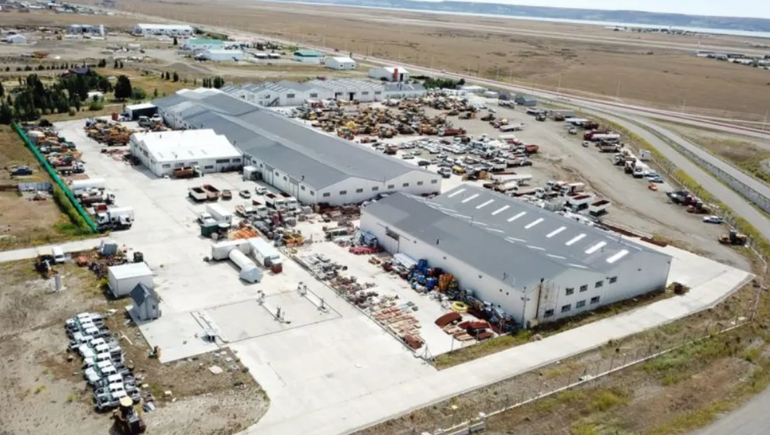 El obrador de la constructora de Lázaro Báez, cerca del acceso al aeropuerto de Río Gallegos, está en una ubicación estratégica. El obrador de la constructora de Lázaro Báez, cerca del acceso al aeropuerto de Río Gallegos, está en una ubicación estratégica.