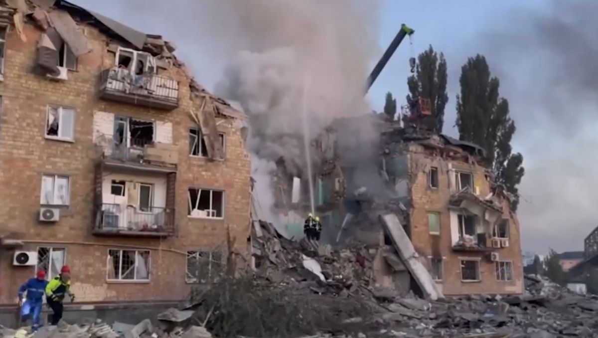 Ataque masivo en Ucrania: Rusia bombardeó Kiev y causó muertes y severos daños estructurales.