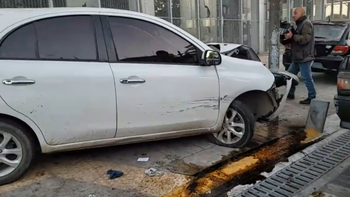 Tres delincuentes lograron escapar tras el choque y se dieron a la fuga. Tres delincuentes lograron escapar tras el choque y se dieron a la fuga.