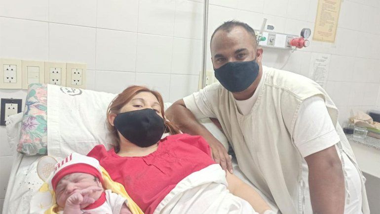 Diego Salvador recibió de sus papás la primera herencia familiar: un enterito con el escudo de San Martín