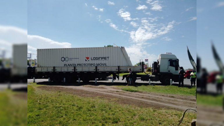 Otra vez los inconscientes: chocaron el puente ferroviario