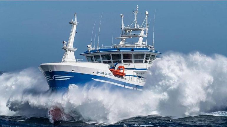 Islas Malvinas: el video del heroico rescate de los 14 sobrevivientes del naufragio