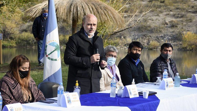 El gabinete, con los intendentes de la Cuenca del Agrio